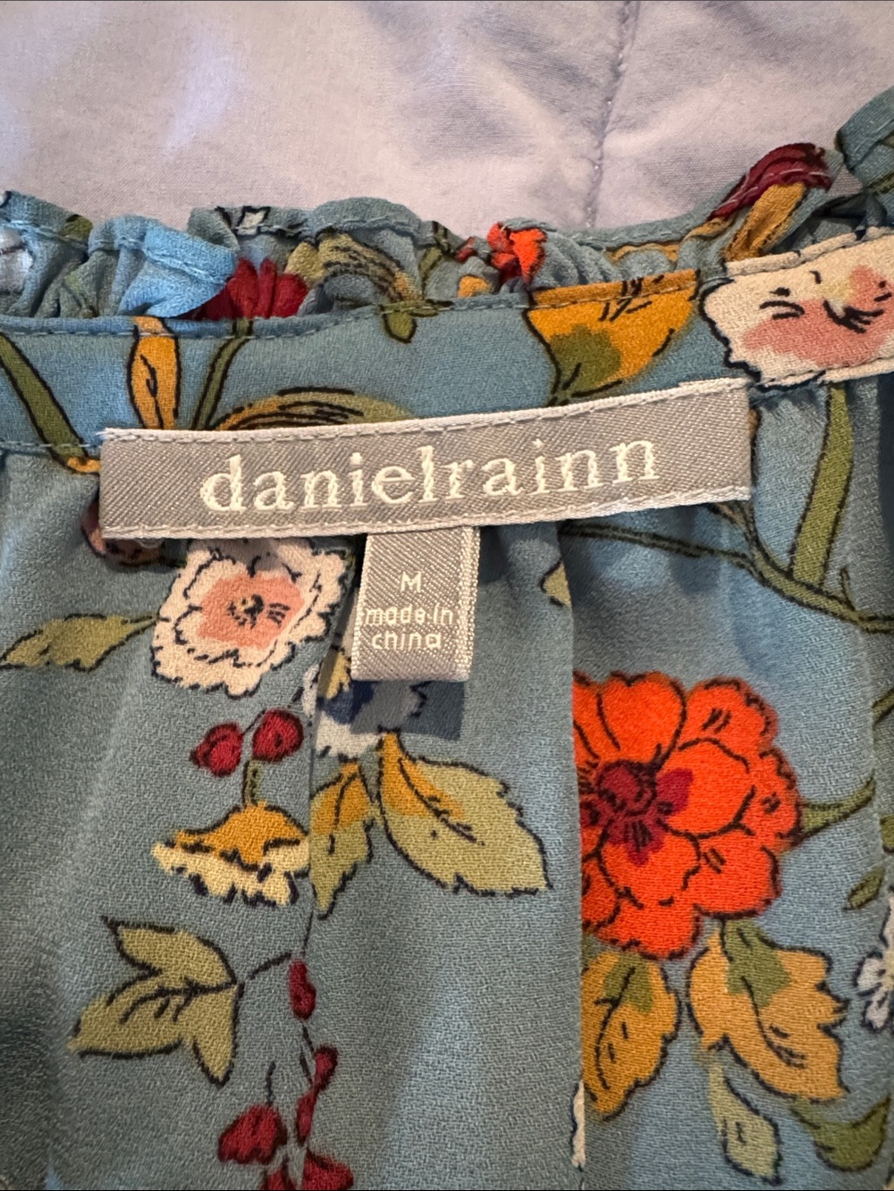Sleeveless Floral Ruffle V-Neck Blouse - Picture 5 of 11
